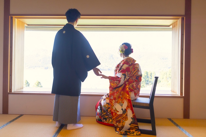 【箱根神社×龍宮殿】箱根の美しい紅葉のなか、家族の絆を感じられるあたたかい結婚式になりました