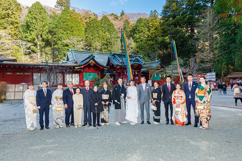 箱根神社で家族集合写真