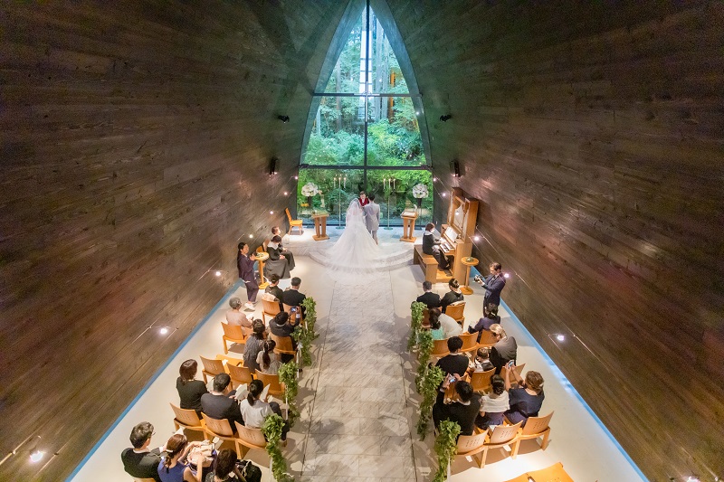 箱根の森高原教会で結婚式