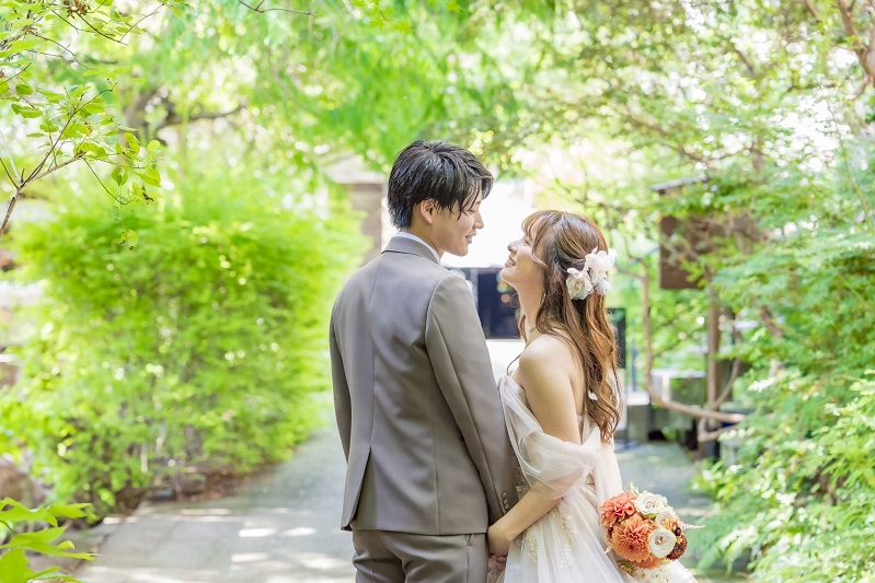 パーティ後、ガーデンでロケーション撮影